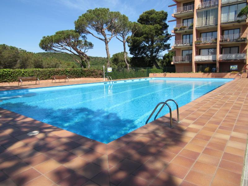 Los Pinos Apartament per 4 persones amb piscina comunitària a l'urbanització Los Pinos - image 2