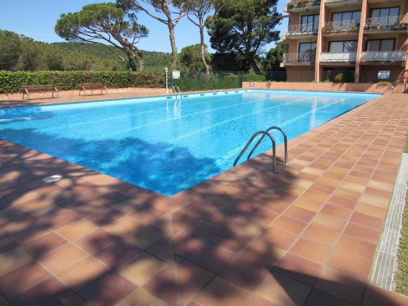 Los Pinos Apartament per 4 persones amb piscina comunitària a l'urbanització Los Pinos - image 12