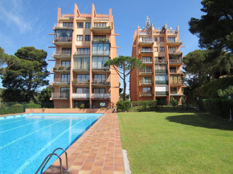 Los Pinos Apartament per 4 persones amb piscina comunitària a l'urbanització Los Pinos - image 3