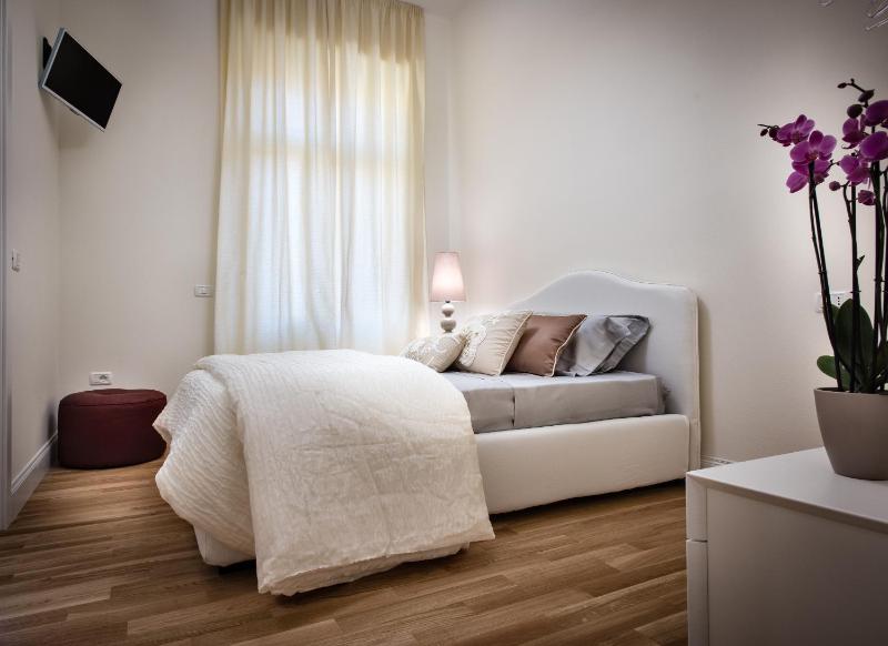 Small Double Room image 2