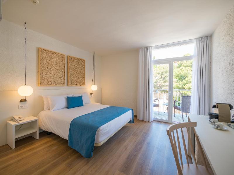 Premium Double Room with Balcony image 1