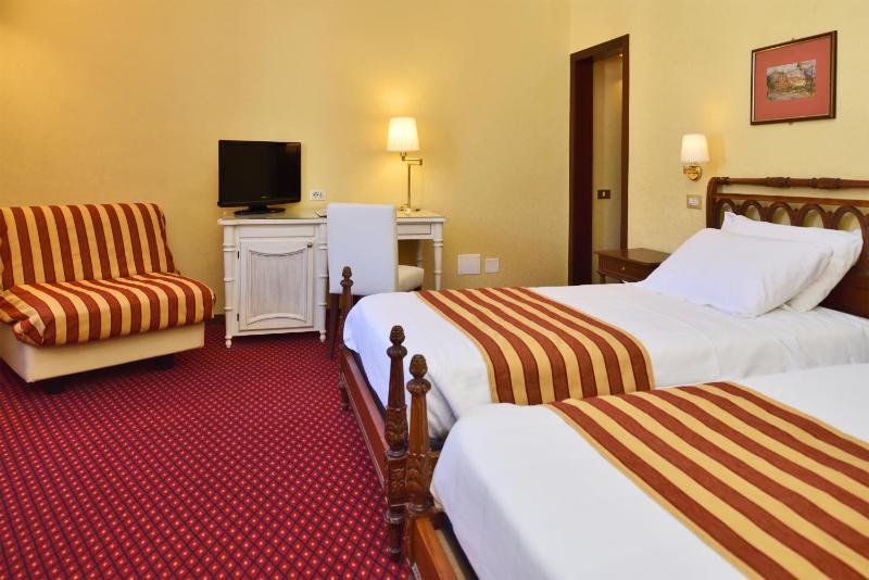 Superior Double or Twin Room image 4
