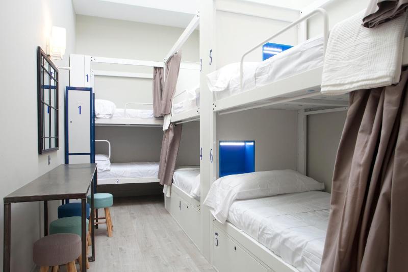 Bed in 6-Bed Mixed Dormitory Room image 3