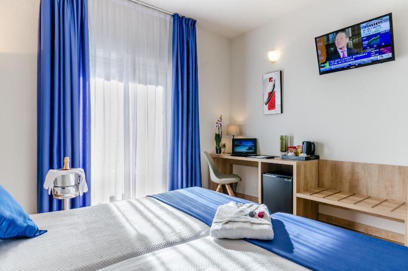 Twin Room image 1