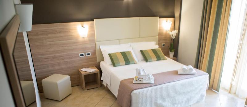 Comfort Quadruple Room with Balcony image 3