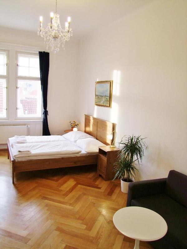 Standard Double Room image 3