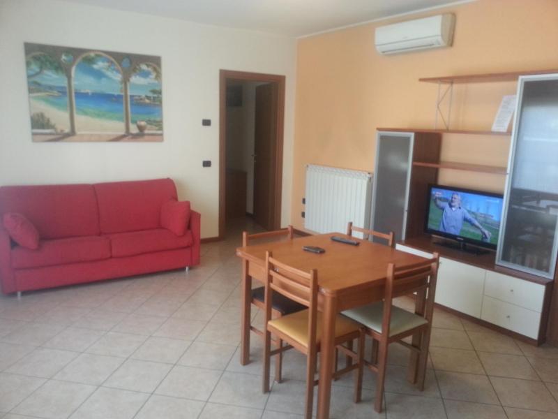 One-Bedroom Apartment image 3