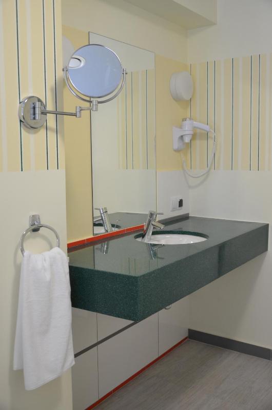 Single Room image 4