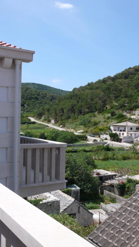One-Bedroom Apartment with Balcony and Sea View image 3