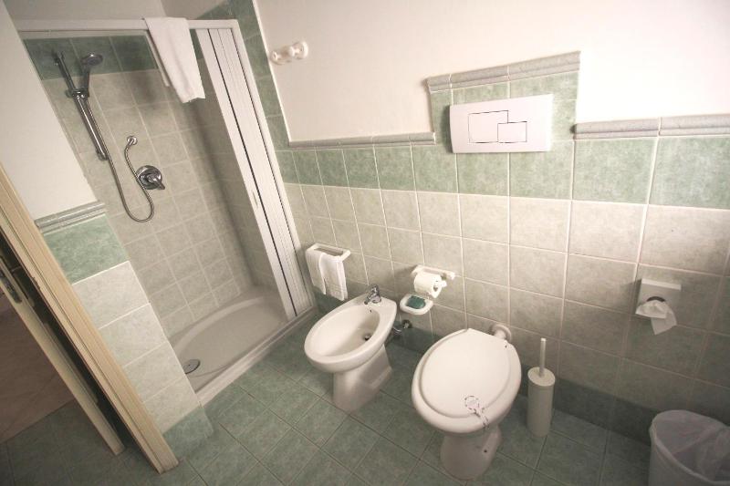 Quadruple Room with Private Bathroom image 2