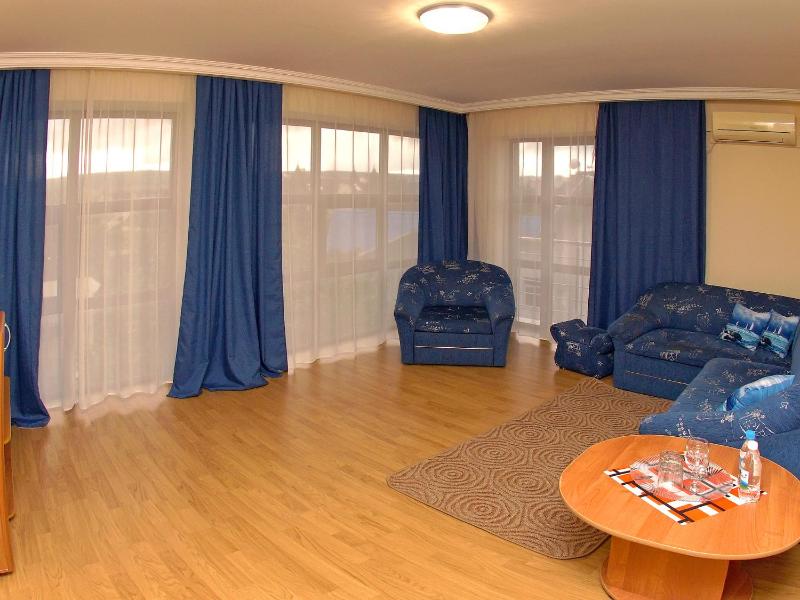 Superior Quadruple Room image 3