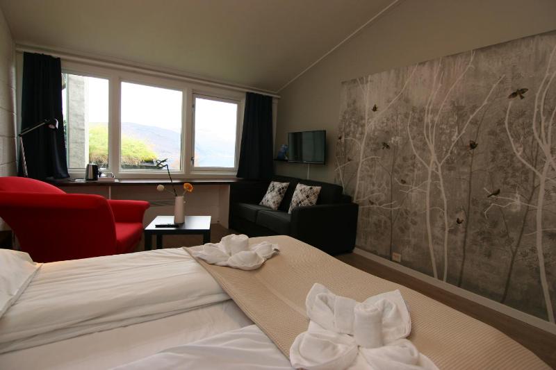 Superior Double Room with Sea View image 4