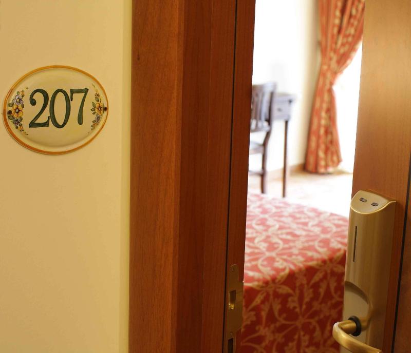 Double Room with Balcony image 3