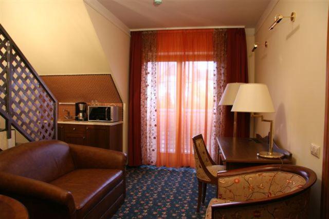 Deluxe Suite (2 Adults) image 1
