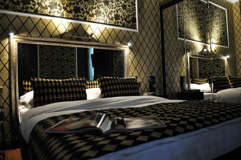 Deluxe Room image 3