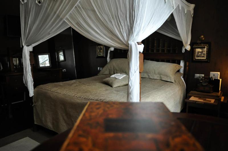 Special Offer - Deluxe Double Room image 4