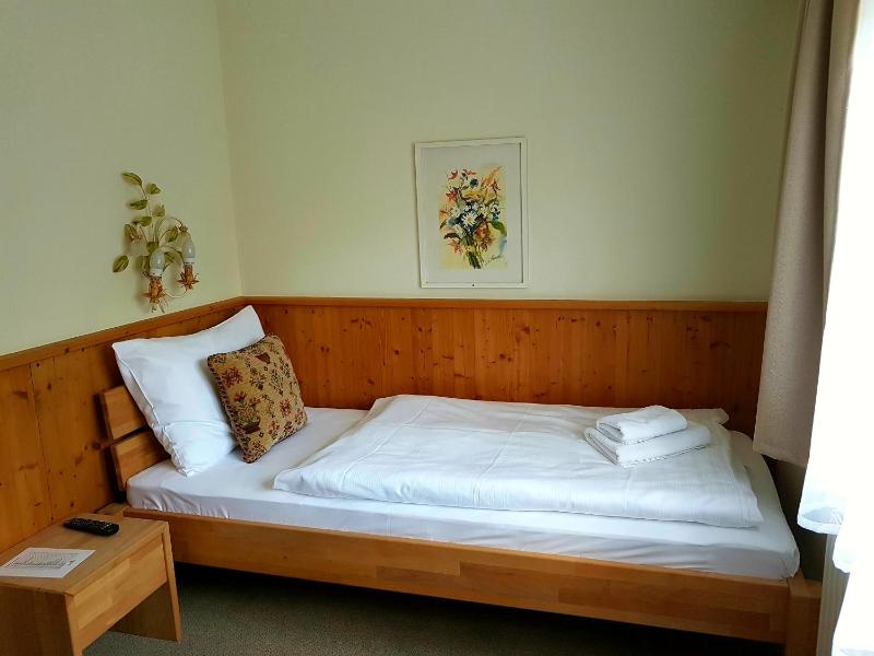 Comfort Single Room image 4