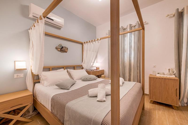 Double or Twin Room with Balcony image 3