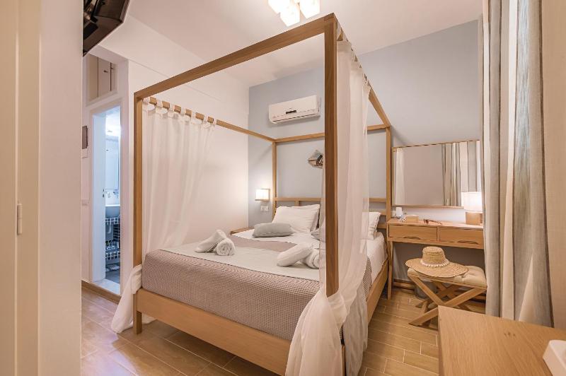 Double or Twin Room with Balcony image 2