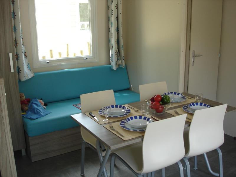 Two-bedroom Mobile Home with Air-conditioning image 3