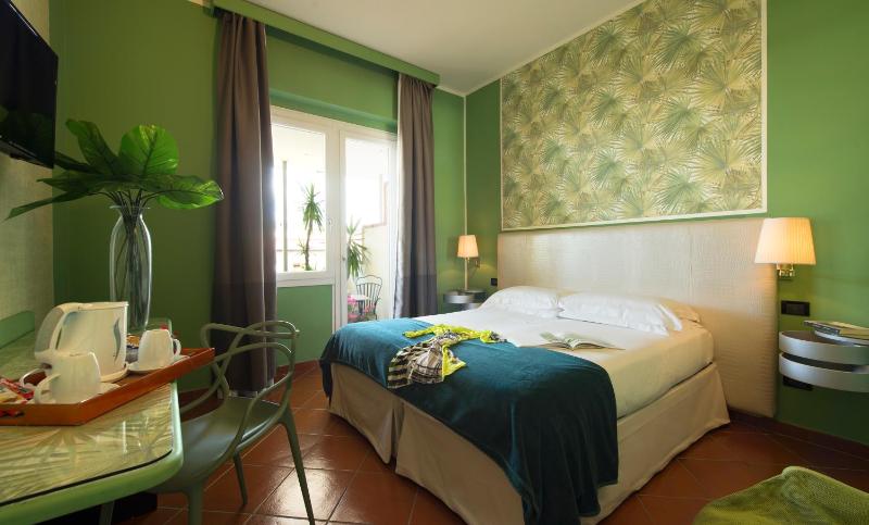 Superior Double Room image 3