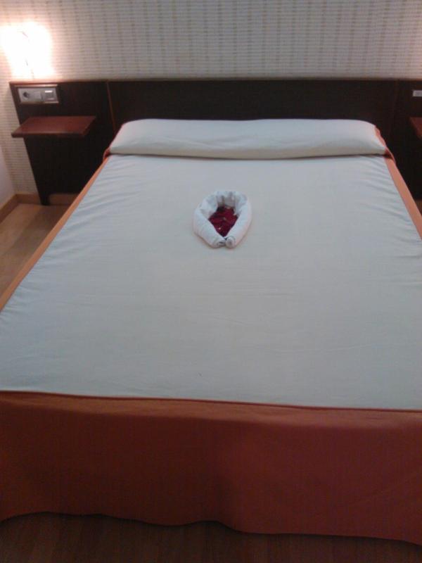 Standard Queen Room image 3