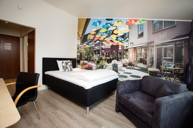 Economy Double Room image 3