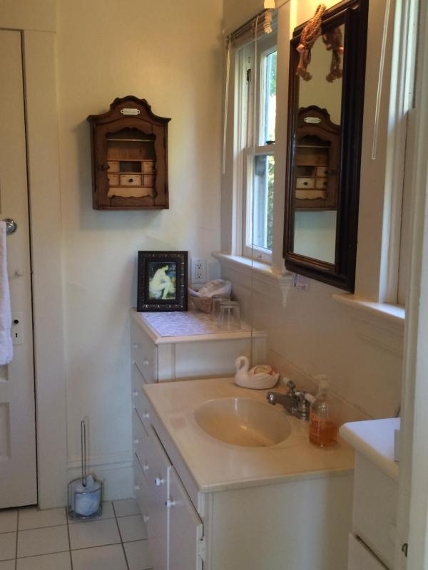 Queen Room image 4