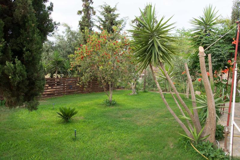 Studio with Garden View (2 Adults) image 2