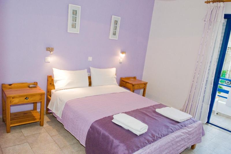 Double Room image 3