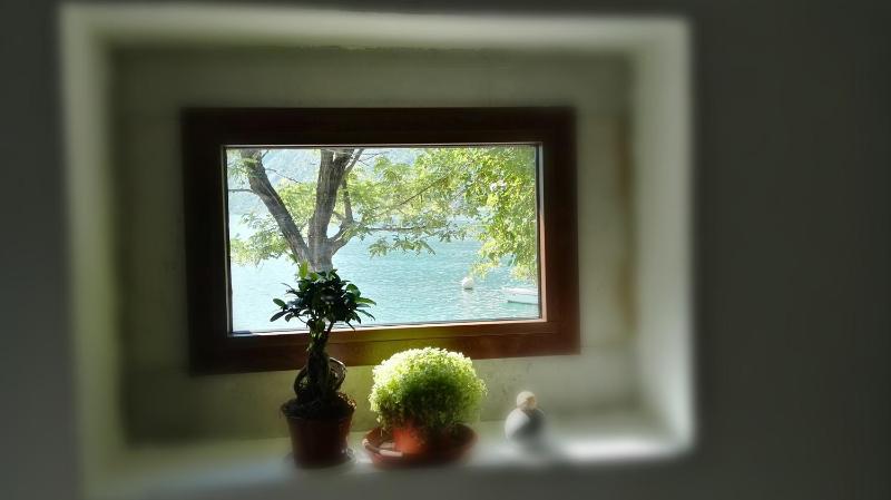 Studio Apartment with Sea View image 2