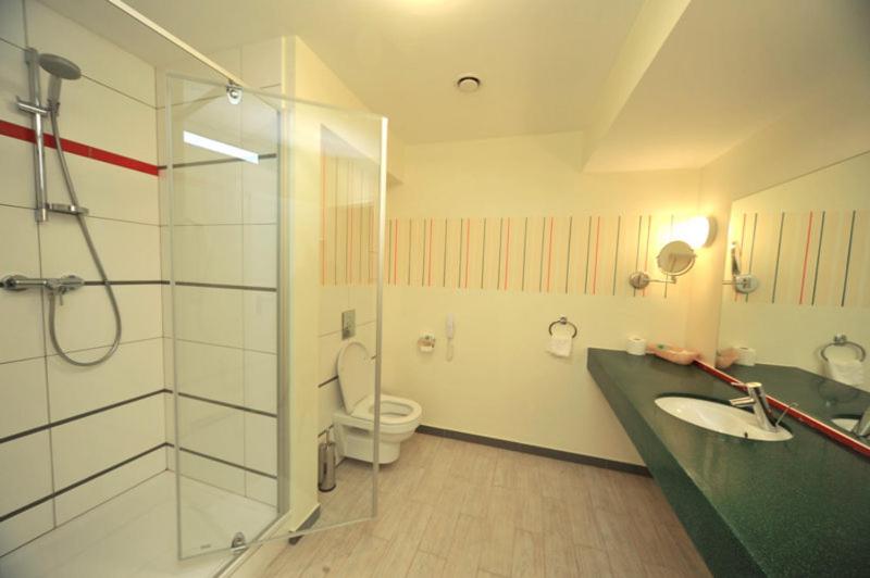 Single Room image 3