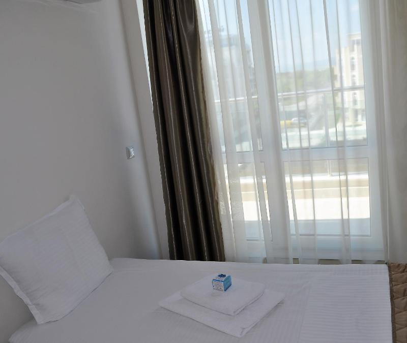 Two-Bedroom Apartment with Balcony (5 Adults + 1 Child) image 3
