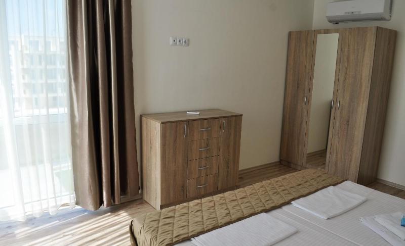 Two-Bedroom Apartment with Balcony (5 Adults + 1 Child) image 4