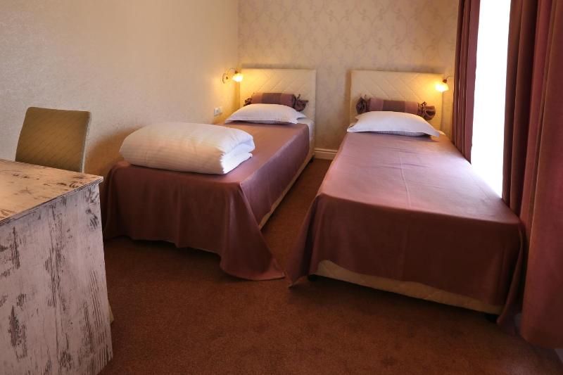 One-Bedroom Suite image 2