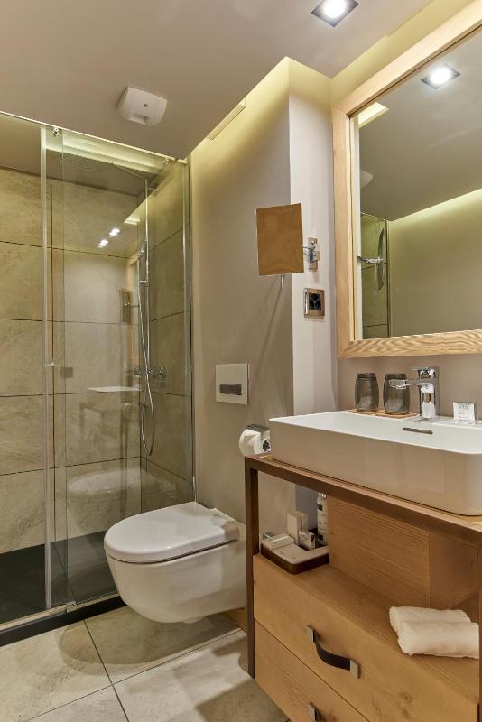 Twin Room image 2