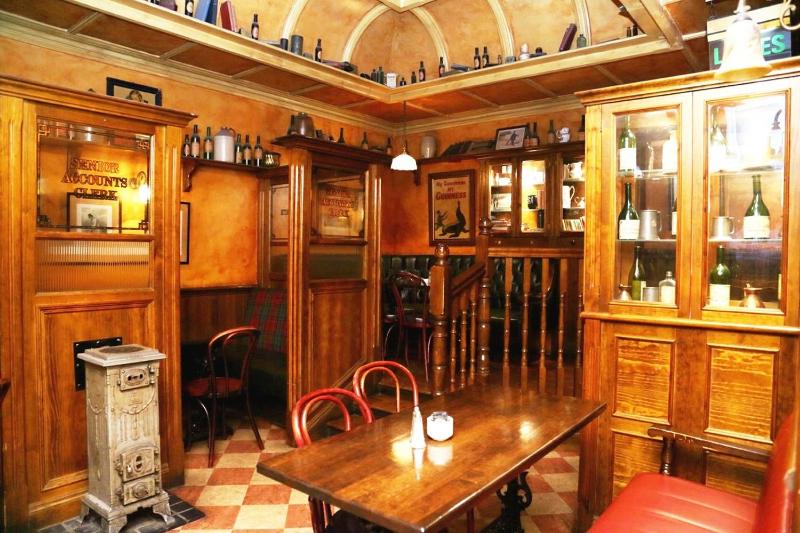 O'Neills Victorian Pub & Townhouse - image 8