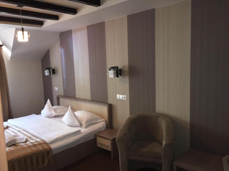 Suite with Spa Bath image 3