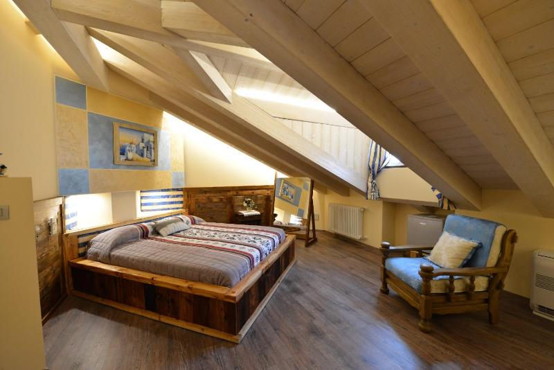 Double Room image 3