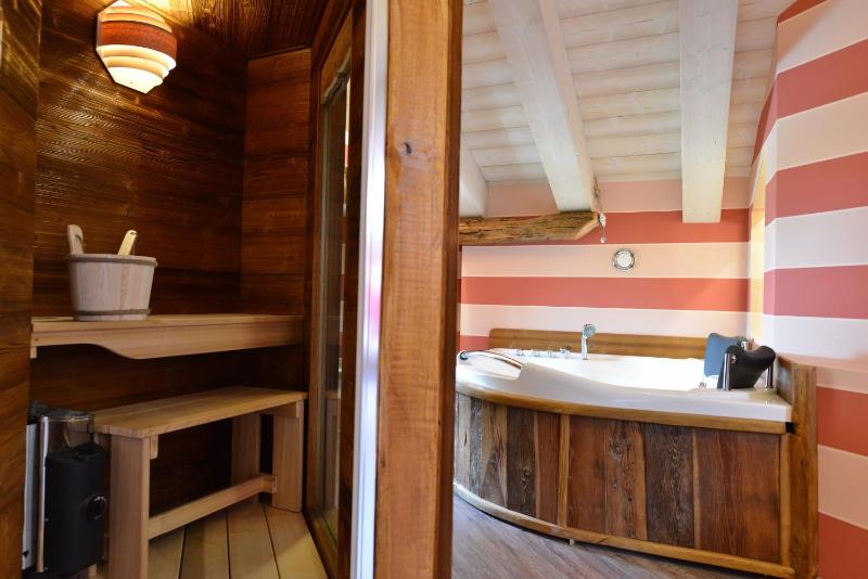 Deluxe Double Room with Spa Bath  image 4