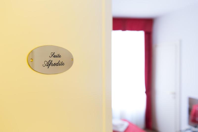 Small Double Room image 2