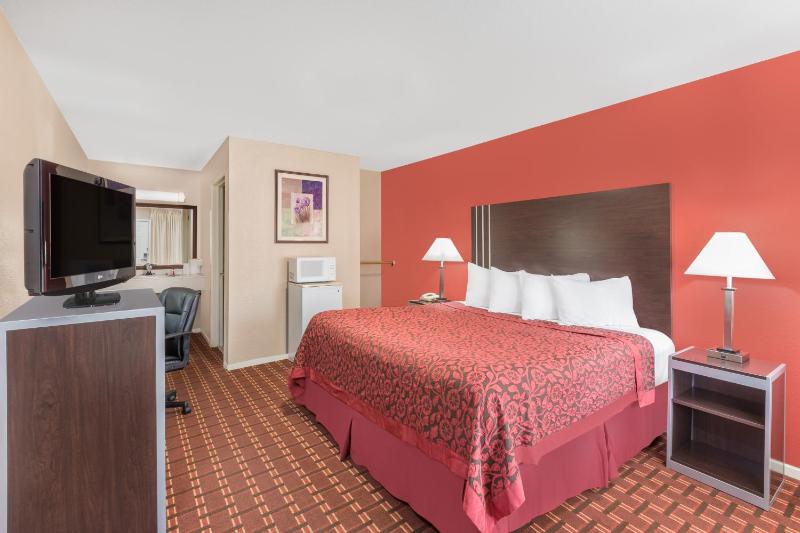 King Room - Non-Smoking image 2