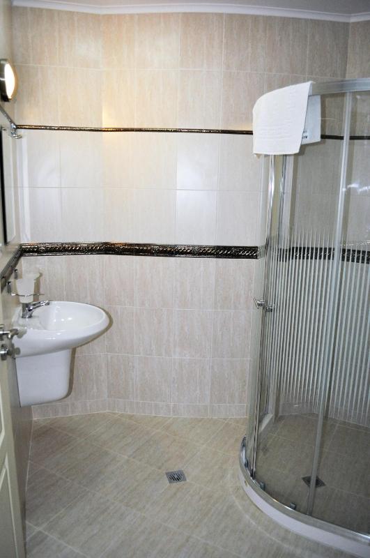 Two-Bedroom Apartment with Balcony and Sea View image 3