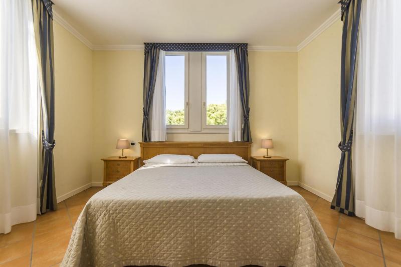 One-Bedroom Apartment with Balcony and Sea View image 1