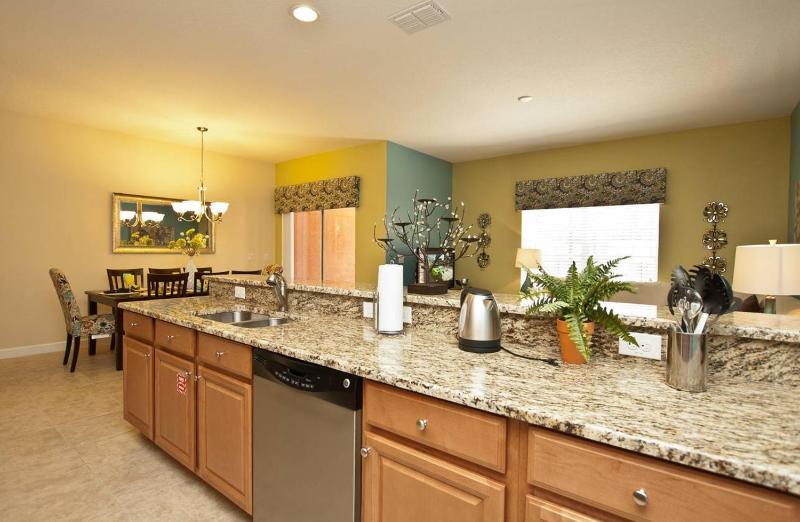 Deluxe Four-Bedroom Townhouse image 3
