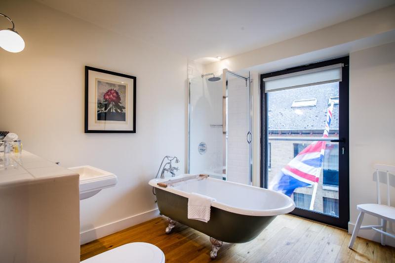 Superior King Room image 1