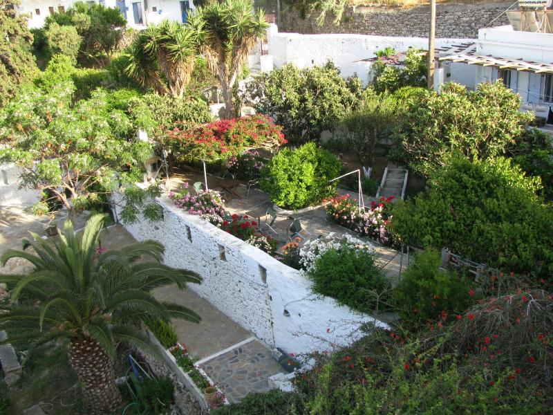 Studio with Garden View (3 Adults) image 2