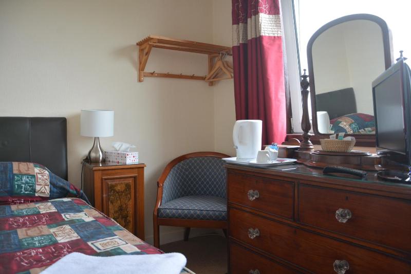 Single Room with Shared Shower and Toilet image 2