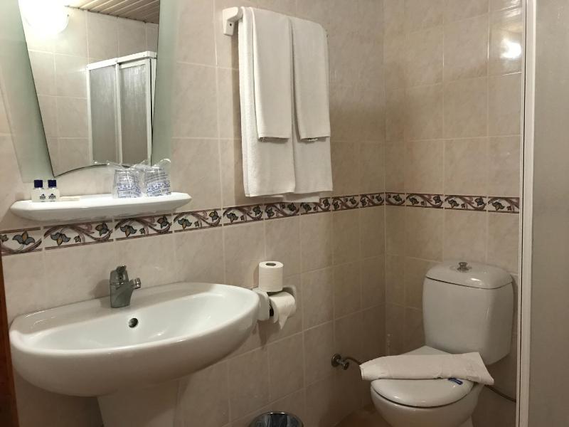 Double Room with Sea View image 2