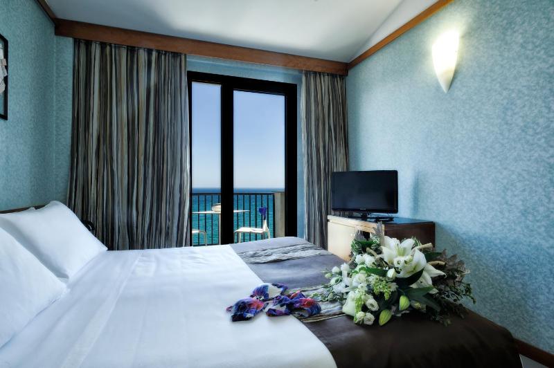 Single Room with Sea View image 2